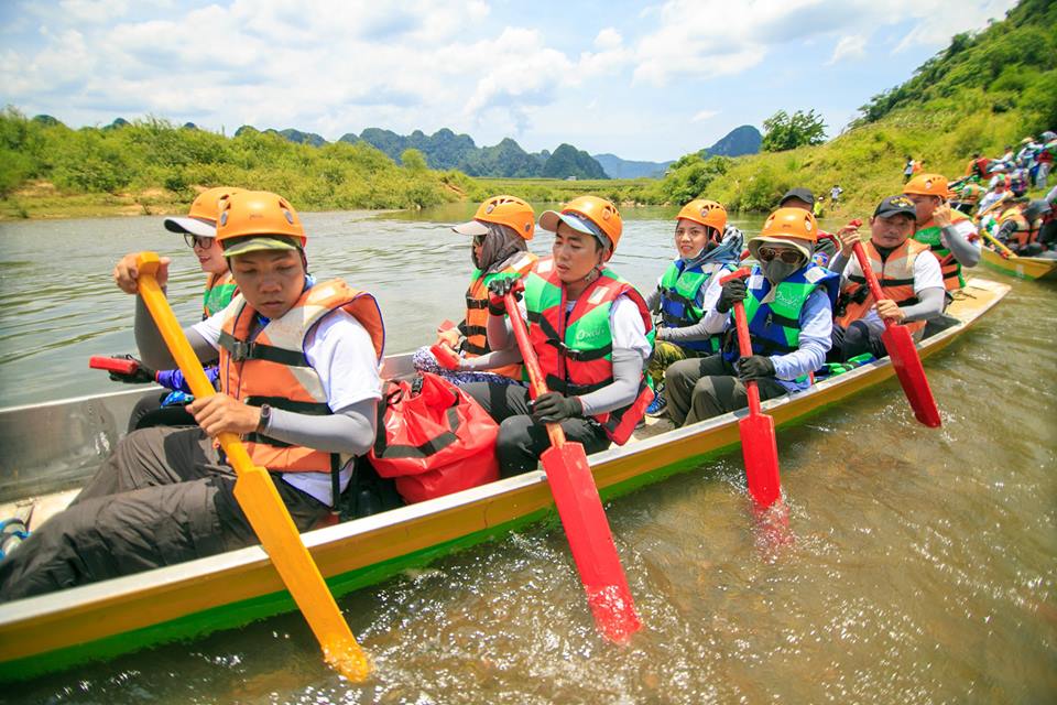 120 nhân viên VP Bank trải nghiệm chèo thuyền, chạy đua xuyên hang động