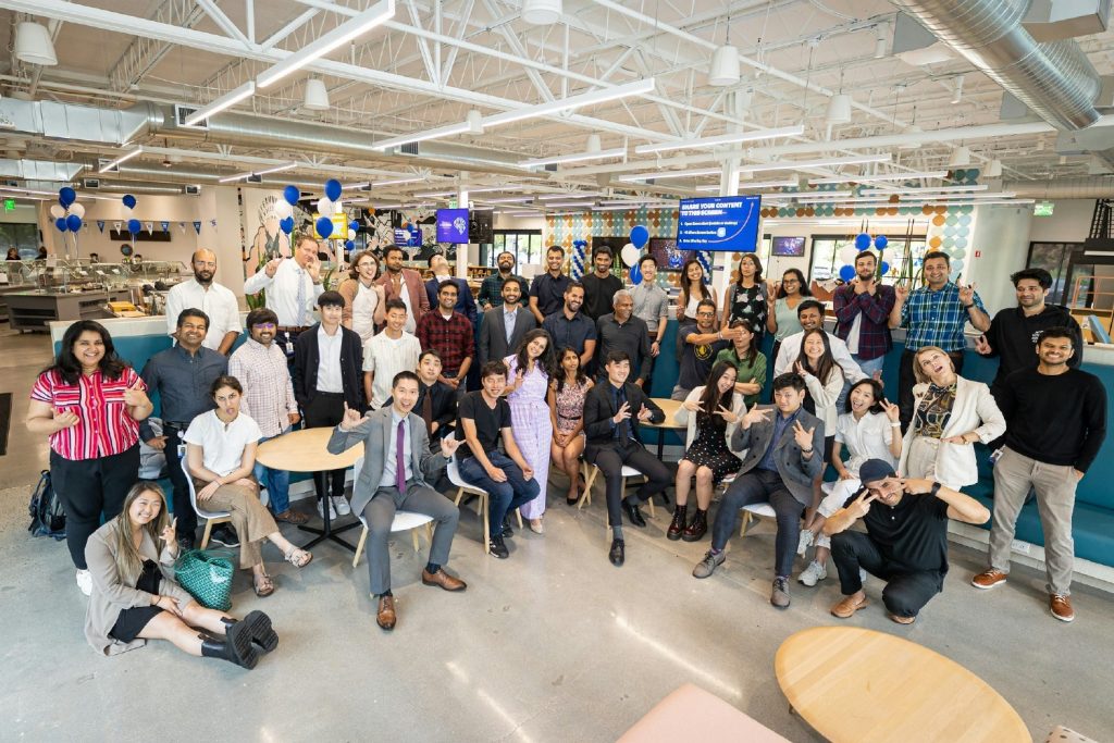 Bằng cách tạo ra môi trường làm việc mở và linh hoạt, Atlassian khuyến khích và tạo điều kiện cho nhân viên tìm kiếm sự cân bằng lành mạnh giữa công việc và cuộc sống cá nhân.  